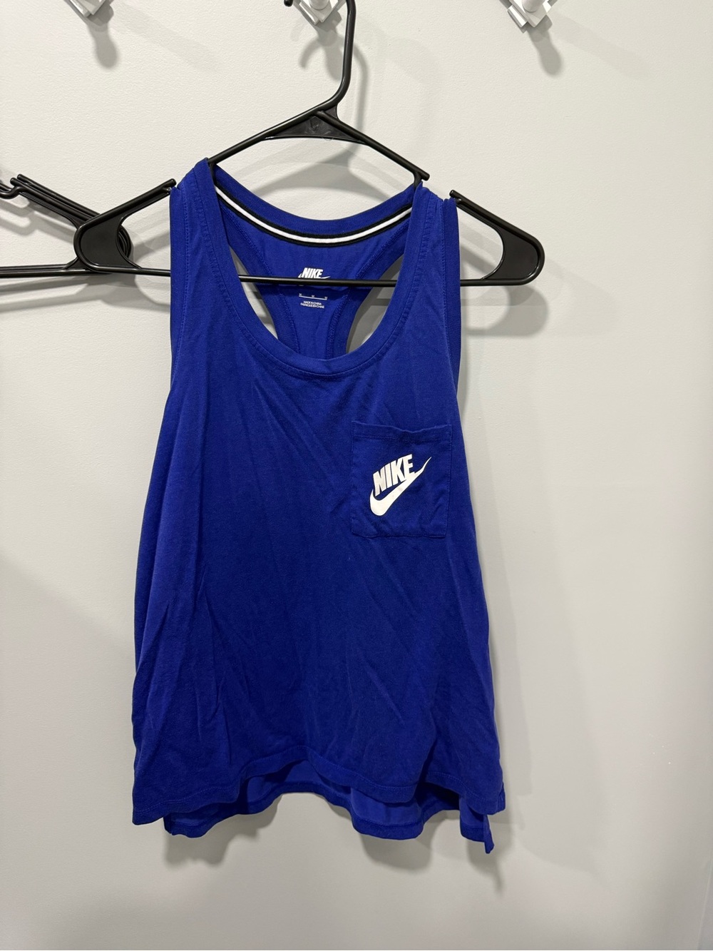 Nike pocket tank size medium